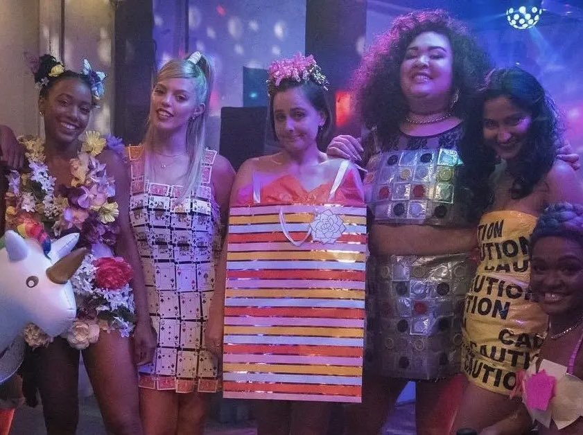pinkfilms2's tweet photo. In the clerb we all fam https://t.co/qBhX7YdCxS