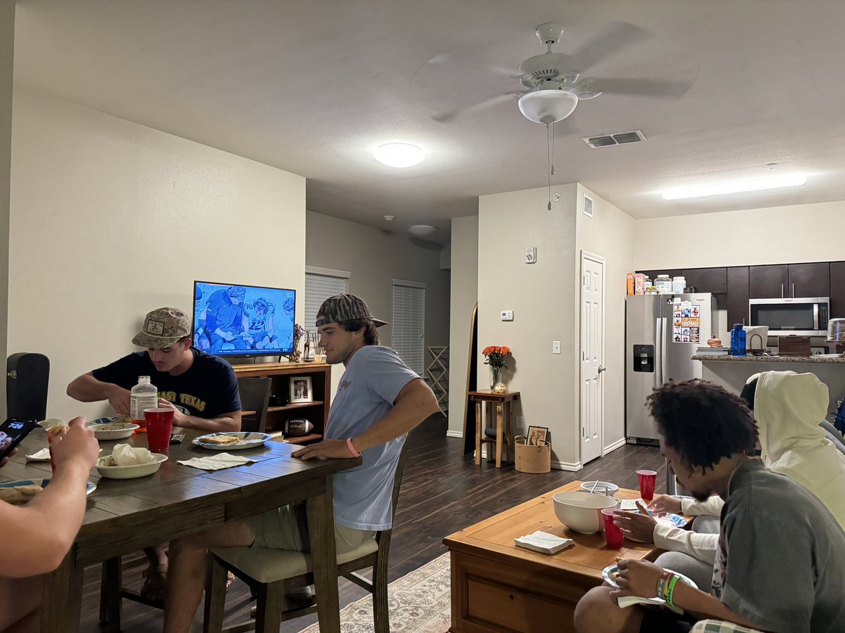Night before game day quesadillas for the Tight Ends and <a href="/_KadenBrown_/">Kaden Brown</a> ‼️
#PTR #903CHAOS