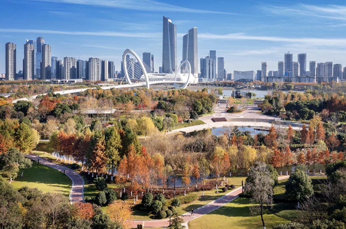 SNECONANJING's tweet photo. Get ready for the 2024 sundown NANJING Half Marathon🏃🏃‍♂️🏃‍♀️, which is set to kick off on Nov 9 at the #Singapore #Nanjing Eco Hi-tech Island!

Envision a race course adorned with stunning scenery at every turn!😍 And that's not all! We're taking things up a notch with technologies like 5G, AI, big data, and IoT. We promise you a 24/7, self-service, and intelligent fitness experience🏋️, complete with facilities like heart rate monitoring and smart guidance screens to elevate your running experience.🚀

Registration is now open, don't miss out!🙌