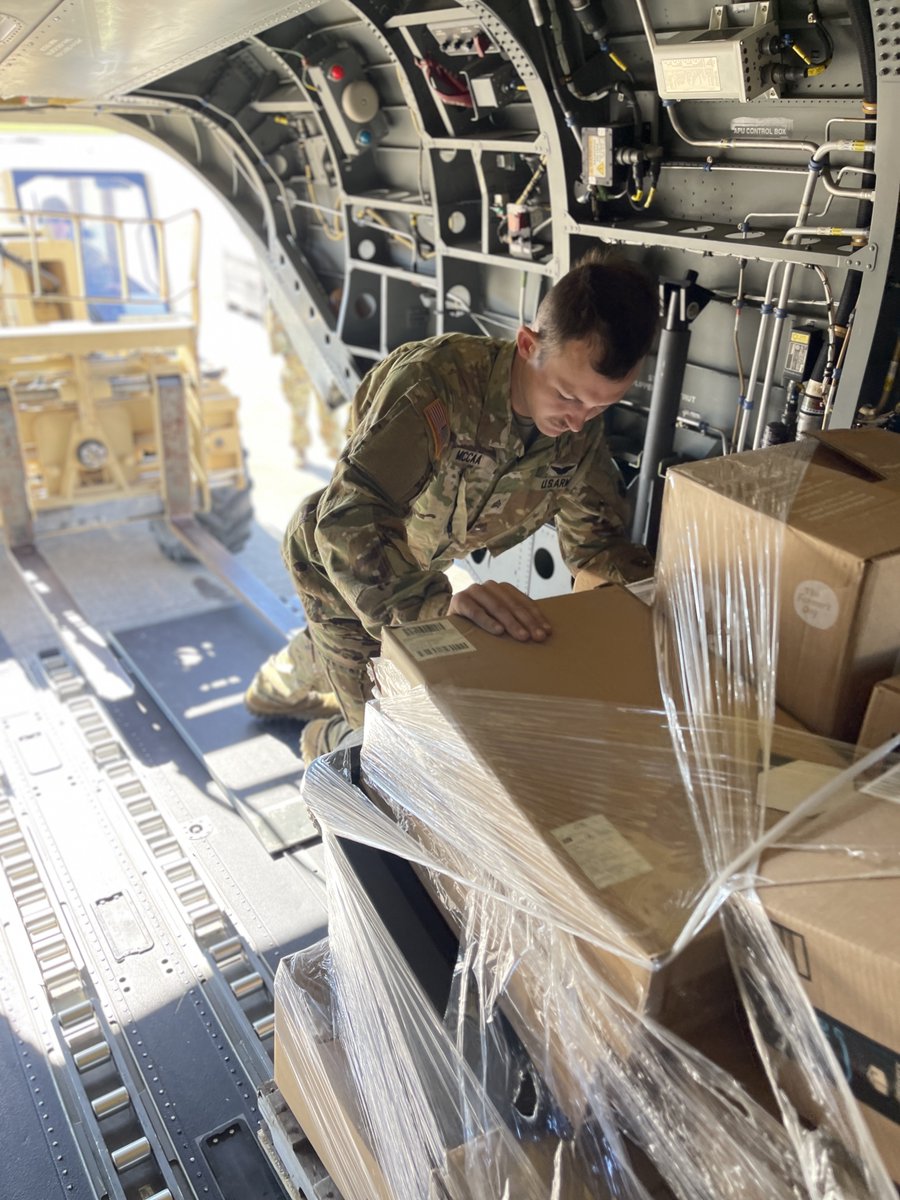 OKGuard's tweet photo. 1/2 #OKGuard Citizen-Soldiers activated to assist with #HurricaneHelene relief operations are hard at work moving critical supplies across the region.

📸 : Staff Sgt. Ivan Diaz https://t.co/0njy5E11B9