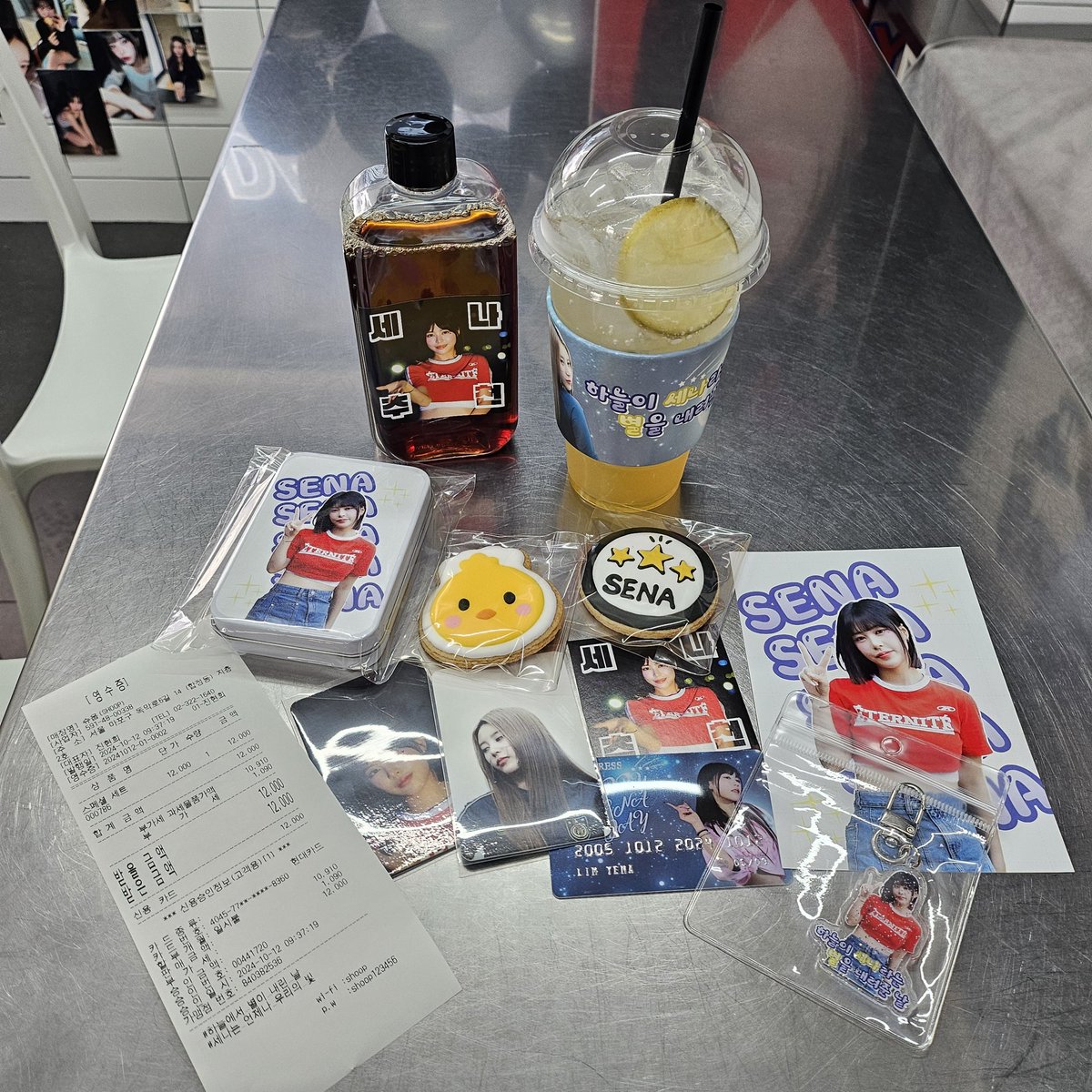 생일카페 특전 및 세트 입니다.
음료는 택 1이며, 틴케이스는 선착 3명께 제공됩니다.