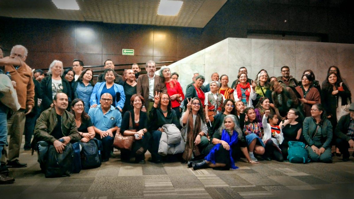 EugeniaAllier's tweet photo. Con un ambiente de camaradería, amabilidad, cariño, trabajo en equipo y pensando en el futuro, presentamos el Informe "Verdades innegables. Por un México sin impunidad". Gracias a todxs lxs que hicieron posible este Informe y este evento. La lucha sigue.
https://t.co/iIvd812dmu https://t.co/BvWStLSP5P
