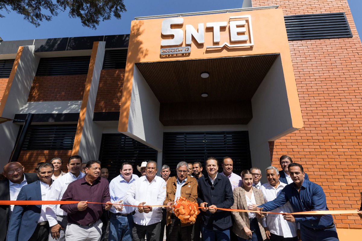 Proteger a niños y jóvenes de la violencia es tarea de todos. Al realizar una visita de trabajo en #Durango, el líder del #SNTE, Mtro. Alfonso Cepeda Salas, hizo un llamado a unir esfuerzos para reforzar el tejido social y evitar que los estudiantes sean presa de la  delincuencia