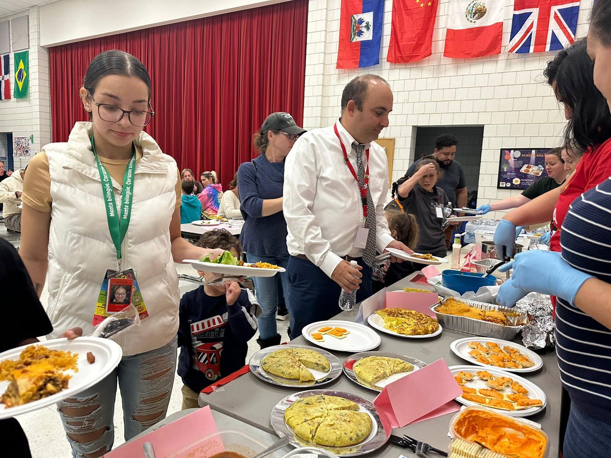 Bentley Academy Innovation School (@bentley_school) on Twitter photo Our 3rd Annual Multicultural Night and Potluck Dinner was a success! Thank you to all Families, Staff Members and <a href="/SzrikeSPS/">Steve Zrike</a> for joining us. Food was delicious.
#HispanicHeritageMonth #mentebilingüe #corazonbilingüe Our 3rd Annual Multicultural Night and Potluck Dinner was a success! Thank you to all Families, Staff Members and <a href="/SzrikeSPS/">Steve Zrike</a> for joining us. Food was delicious.
#HispanicHeritageMonth #mentebilingüe #corazonbilingüe
