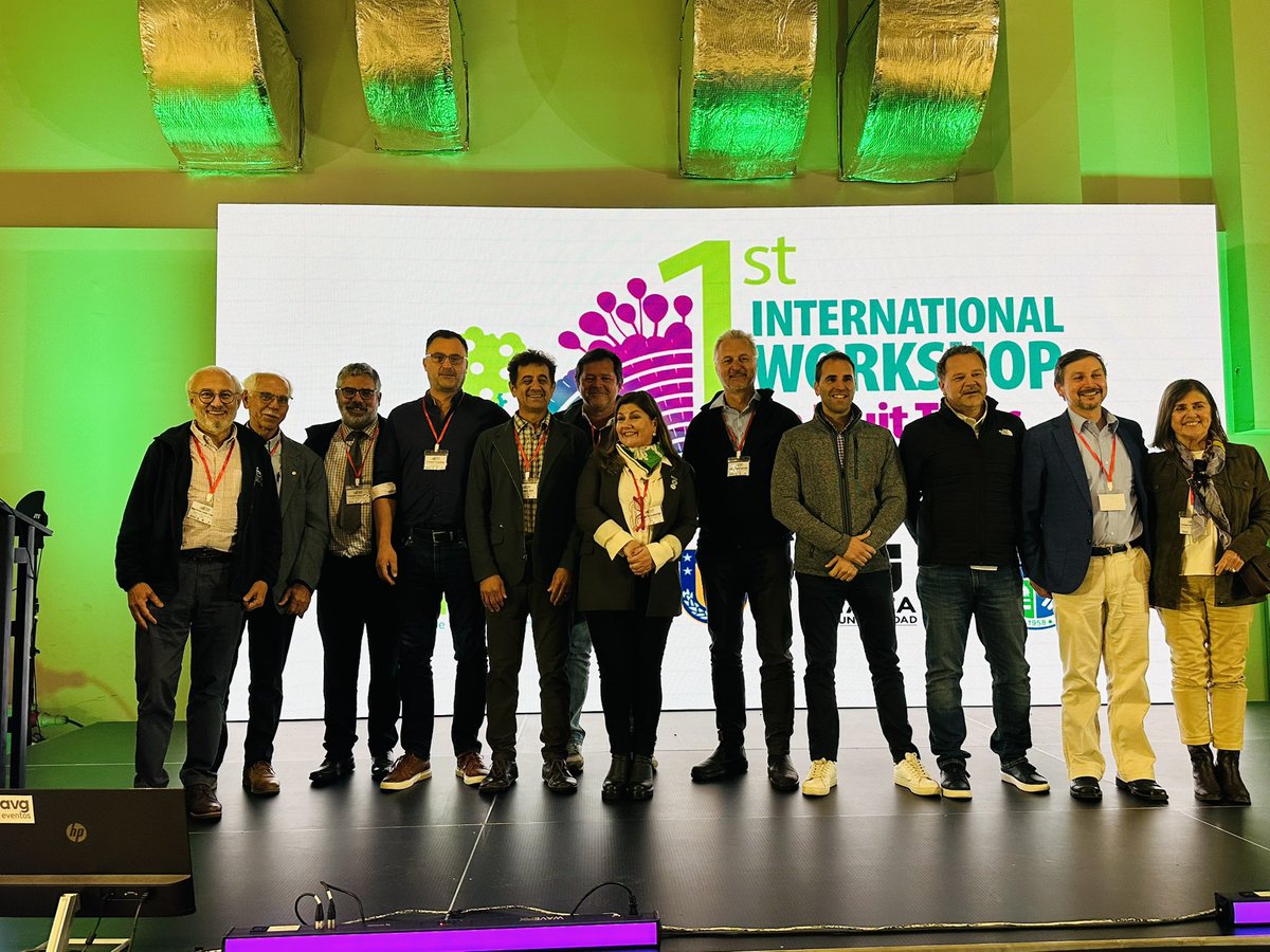 Wrapping up the 1st International Workshop on Wood Fruit Diseases with insightful talks from Prof. Mark Sosnowski <a href="/PistachioDoctor/">The Pistachio + Walnut Doctor</a> and Ernesto Moya and a final group photo of all the experts. A great end to an inspiring day. <a href="/GonzaloADiaz78/">Gonzalo A. Diaz</a> <a href="/MauLolas/">Mauricio Lolas</a> <a href="/AkifEskalen/">Plant doctor</a> <a href="/FloTrouillas/">Florent Trouillas</a>