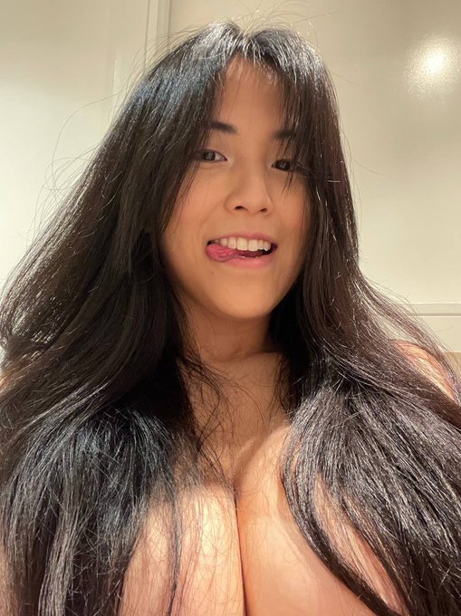 ‘yes’ if u want a free pic (real) https://t.co/Qzv3BH9KT9