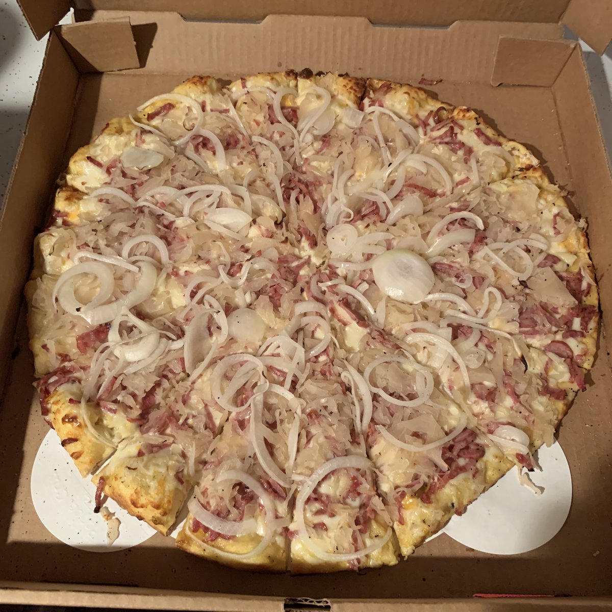 matthewhaugen's tweet photo. Not a bad way to start the weekend https://t.co/pDcUhZ9WgE 🍕 #Shotsy #Fazzaris https://t.co/yhXyOEEvkh
