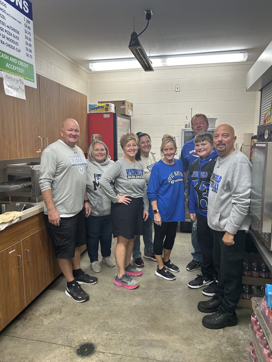 🥎 Thanks to all the parents and coaches wives for helping out with all the fundraising at the home football games this season.