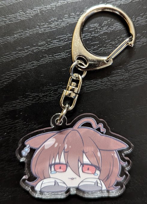 めそめそタキオンアクキー作りました!

ほどよいサイズでカバンにも取り付けやすいんで是非よろしくお願いします～!
https://t.co/LYfwrrOxYb 