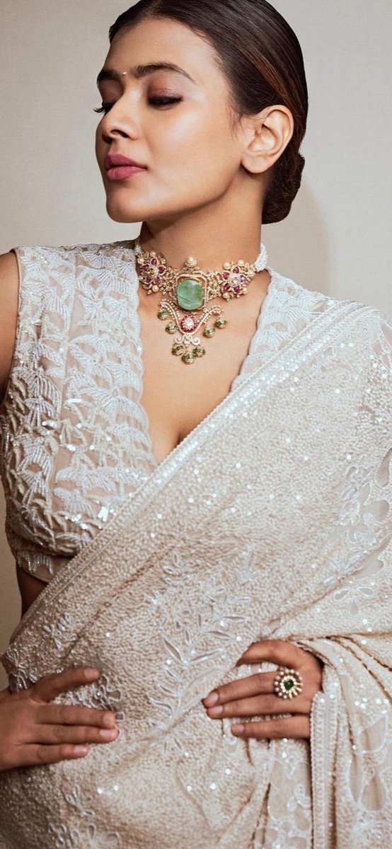 Tesla_ASI's tweet photo. 🎯 #HebahPatelThread

#bollywoodactress #HebahPatel https://t.co/0dQ2GWgJW1
