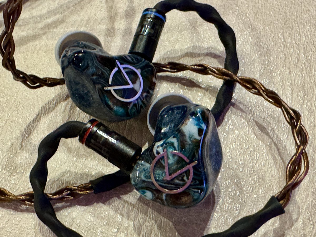 LeoUila's tweet photo. #OPENAUDIO
SIREN
MERCURY
ALKAID
MIZAR
ãM9 Pulsã§è©ŠèŽ
ALKAIDã ãé«åã®ç²ç«ã¡ãã¯ã£ããæ
å ±éå€ãã§åŸåãéãæãã ã£ãããSIRENãMERCURYãMIZARã¯äŒŒãæ§ãªåŸåïŒæ°æã¡äžé«åãæããã®ãã¥ãŒãã©ã«ãµãŠã³ãïŒã§ãäžäœã¢ãã«ã»ã©é³ãæŽç·Žããé³å Žãåºããªãæãããæ°ã«å
¥ãã¯MERCURYâš https://t.co/civwxCjvGK