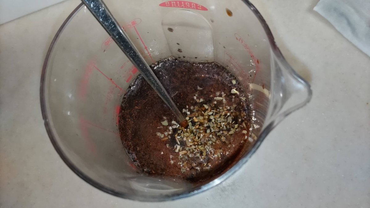 ビーフジャーキー仕込み始めます ジャーキーのソミュール液 ・醤油 大匙5 ・みりん 大匙4 ・赤ワイン 200cc ・砂糖 大匙1 ・塩 小匙 ...
