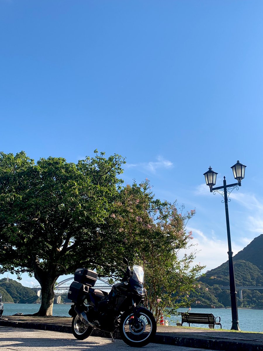 sinRebel250's tweet image. お気に入りスポット

何するって訳じゃないけど
海を眺めてるだけでいい

風が心地良い😊

#三角西港
#versys