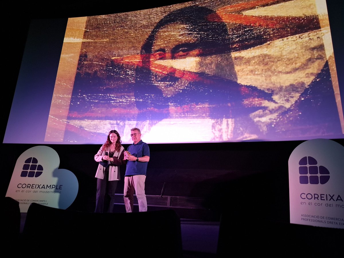 msendra2's tweet image. Dijous 10 es va celebrar LA 1a EDICIÓ COREIXAMPLE ESPOTFESTVAL. El guanyador es projectarà 2 mesos als Cinemes Girona
Quina vitalitat tenen els comerços de Cor Eixample! Molt talent entre la joventut autora dels  espots i una enorme alegria pels premis @Bcn_Eixample @CorEixample