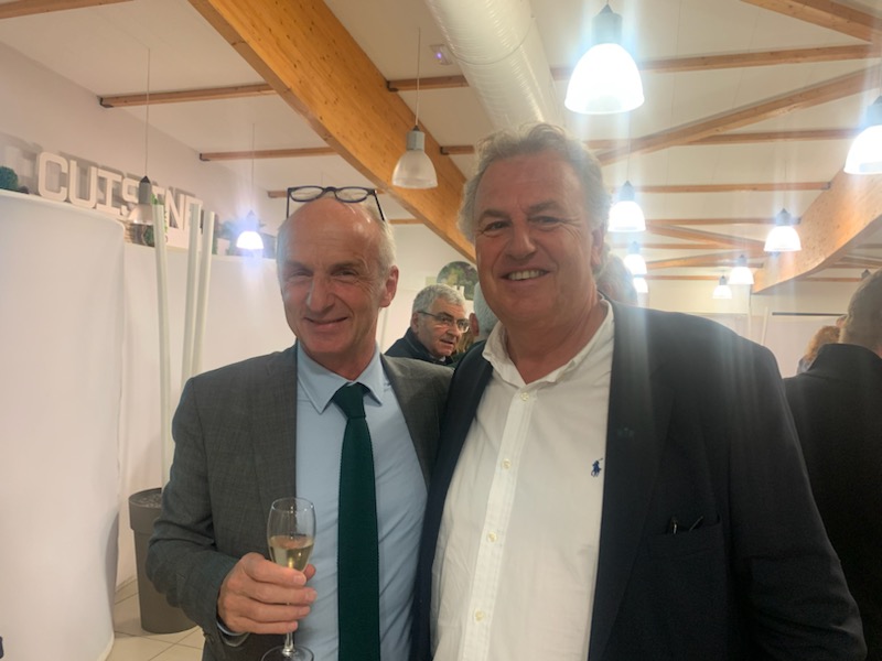 Ravi de retrouver mon ami Olivier De BOHAN, Président du groupe CRISTAL-UNION, et Xavier ASTOLFI, Directeur Général, pour une visite du site Bazancourt-Pomacle suivi d'un dîner-débat passionnant <a href="/DptMarne/">Département Marne</a> <a href="/Cristal_Union/">Cristal Union</a>