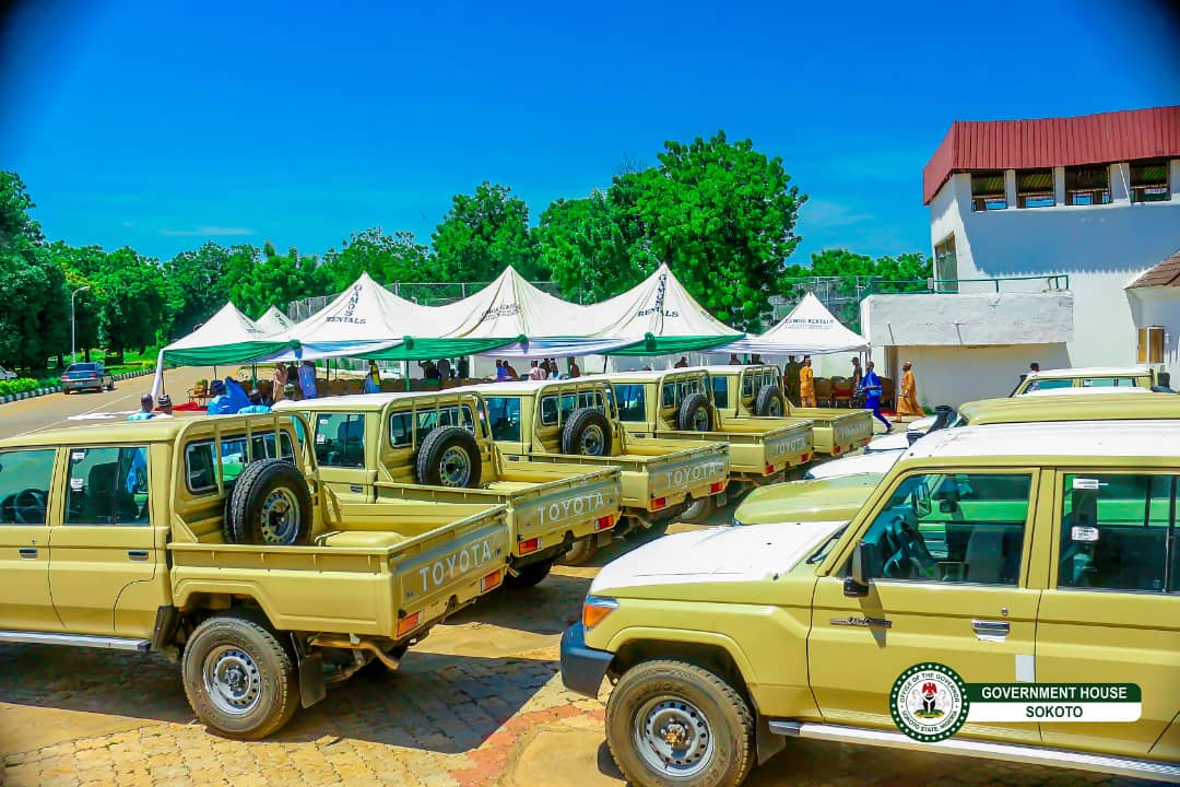 honnaseerbazzah's tweet photo. BAD DAYS FOR NOTORIOUS BANDIT BELLO TURJI ; 

Gov. @Ahmedaliyuskt has again donated an additional 10 patrol Bufallo vehicles to the military to boost security in the state. 

Presenting the vehicles to the Minister of State for Defence Bello Muhammad Mutawalle, Gov. Aliyu appreciated President Bola Tinubu's concern on the security challenges facing the nation.

"When i met Mr President, we discussed extensively on the security situation in our dear state, and he assured me of his support towards putting an end to all the security challenges affecting us.

"Mr President has redeemed his pledged by sending the Honourable Minister and service chiefs and Alhamdullahi, we are seeing the results., we thank Mr President most sincerely" he dded.

Gov. Aliyu further said the 10 patrol Bufallo vehicles given to the military were in addition to the 100 vehicles earlier given to security agencies in order to fight banditry in the state. 

Responding, the minister for state Defense Bello Matawalle said the presidential directive that  they relocate  to Sokoto was as result of an intense pressure the Governor kept mounting on Mr President on the need to come to the rescue of the state. 

"Mr Governor, I want to tell you that because of the seriousness you have shown on addressing the security challenges in the state, Mr President has approved the purchase of CMG vehicles that would be stationed in Sokoto under a new  operation code named "FANSAR YAMMA ", aimed at securing the North-West,"he disclosed.