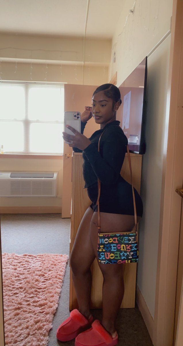 bigcomfyyy's tweet photo. SEXY MILITARY WOMEN IN AND OUT OF UNIFORM

THREAD 🧵

1. Shavari https://t.co/IMtWpx1SVl