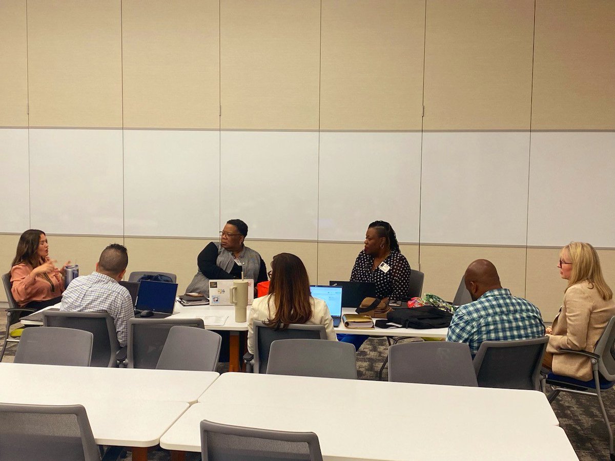 Bettina_Roseman's tweet photo. Math talk is so much fun with the right people! These are certainly those people. I absolutely love what I do! #ICoach #CL #FWISD #MathMinds https://t.co/zVVDP31q0m