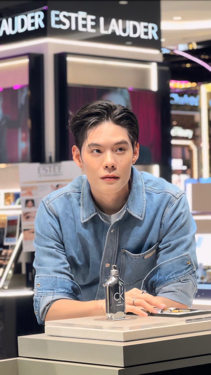 Salie_SC's tweet image. ให้ภาพบรรยายความหล่อ 🤭

♡*:･ꔛ @nodted  ◡̈  

#CalvinKleinTH
#CKOne
#CKOneEssence
#Nodtnutthasid
#กระดุมของน๊อต