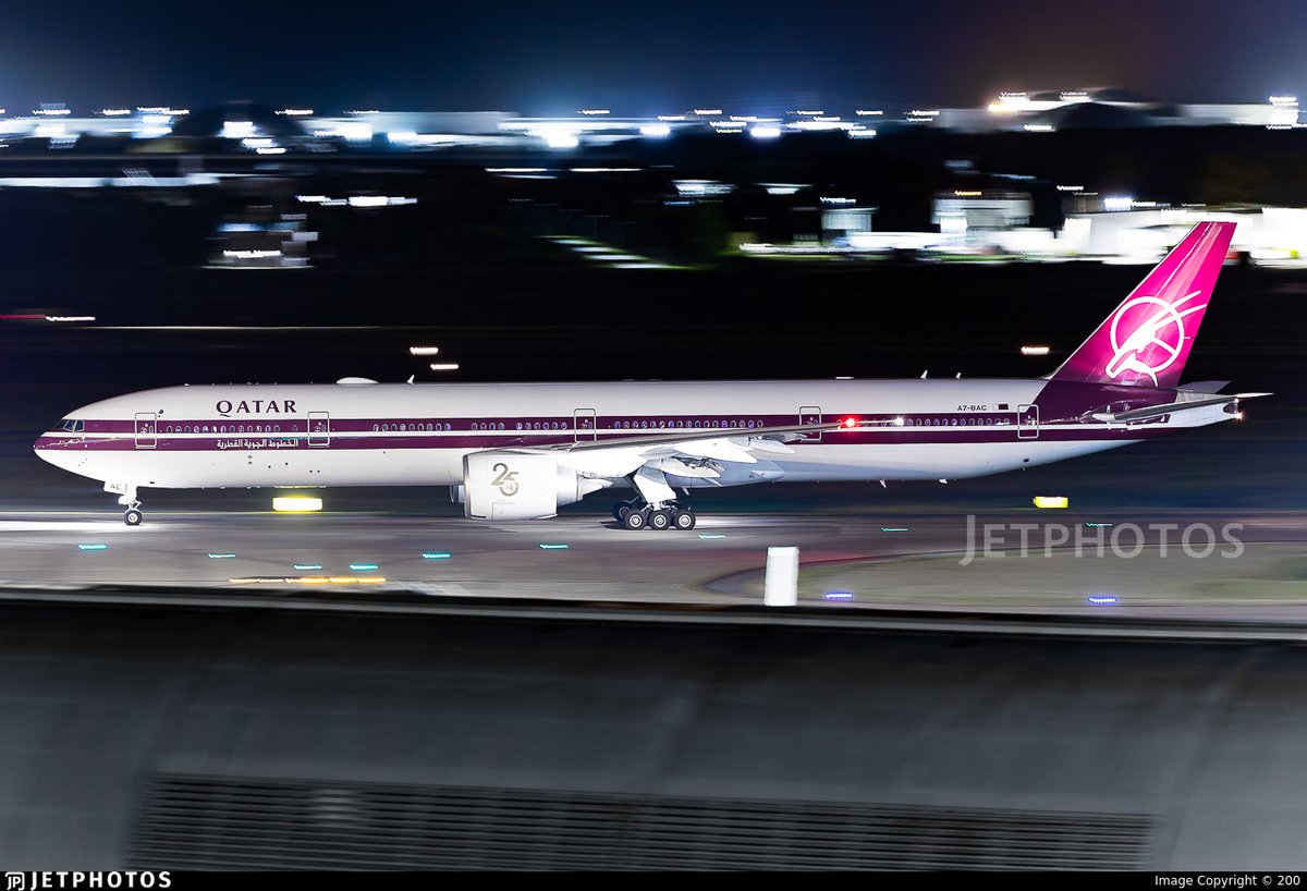JetPhotos's tweet photo. The Qatar Airways retro livery 777 in Brisbane. https://t.co/CsAlRD6Aoa © 200 https://t.co/BiQ74fPi4u