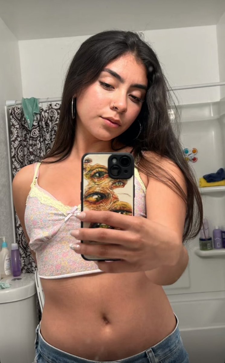 cloudsful's tweet image. moot hunting !! #promotwt #anitwt #valtwt #owtwt #apextwt 

- lola, 21 i usually post about myself and how much i love the beach but i want more val friends!!
- i play overwatch 2, cs2, bg3, valorant, apex, sims4, roblox, siege, and more!

♡ and ↻’s are appreciated