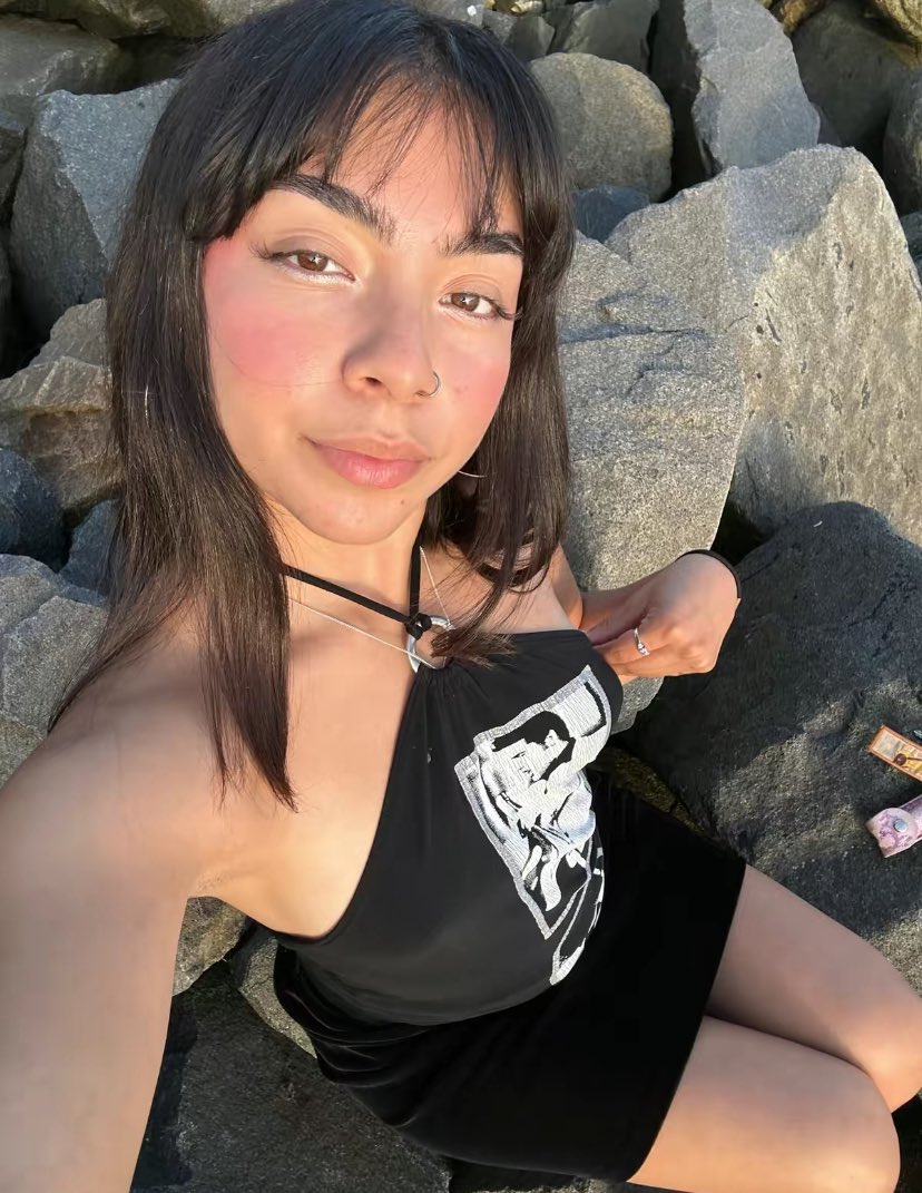 cloudsful's tweet image. moot hunting !! #promotwt #anitwt #valtwt #owtwt #apextwt 

- lola, 21 i usually post about myself and how much i love the beach but i want more val friends!!
- i play overwatch 2, cs2, bg3, valorant, apex, sims4, roblox, siege, and more!

♡ and ↻’s are appreciated