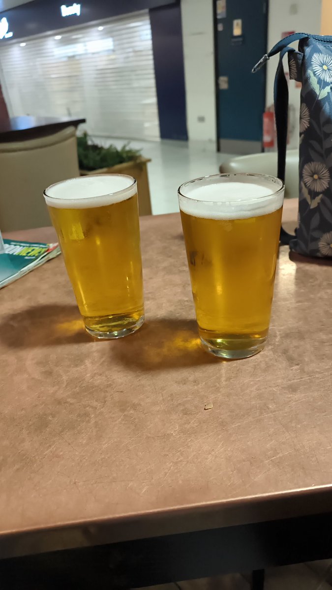 ste6719lisa's tweet image. ⚡⚡ Can&apos;t beat an early airport beer 🍻⚡⚡