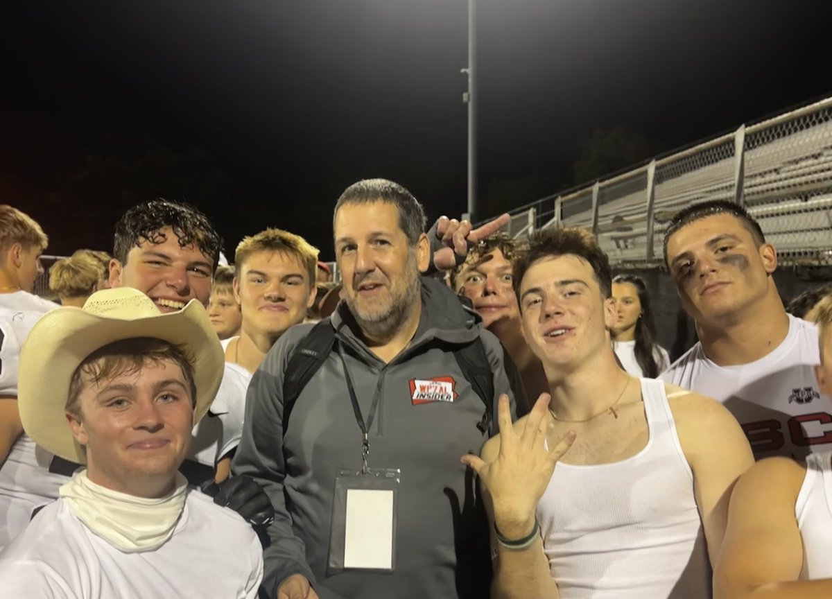 USCSST's tweet photo. 14-10🦅🦅 ESPN THE OCHO.
#traptakeover #bounty #bitchmitch #stclairvsrefs #stadiumpulse #karlo #dawgsout #undefeated #bpk #hawktuah #whiteout https://t.co/xivuC6Sxd9