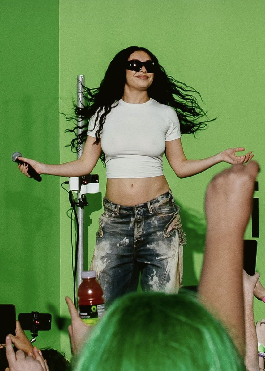 infocharlixcx's tweet photo. DROP YOUR BRAT AND IT’S COMPLETELY DIFFERENT BUT ALSO STILL BRAT TOP 3 HERE! https://t.co/fEuV4oTqdG