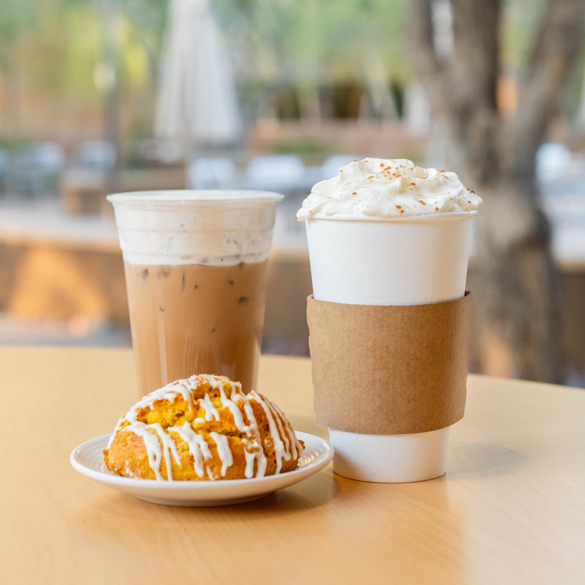 It might still be hot outside, but we’re already dreaming about fall! 🍁 Stop by Beats Coffee Bar® to enjoy a selection of fall treats including our iced chai topped with pumpkin cold foam and our pumpkin spice latte.

🎃 Open daily from 9:00 a.m. to 5:00 p.m.
