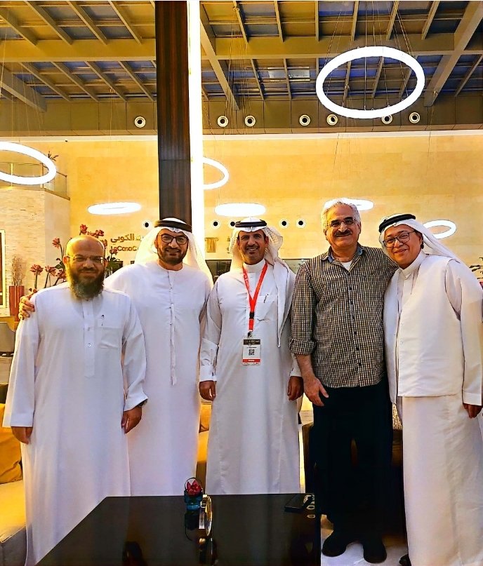 مع أساتذتي الأفاضل مجلس إدارة الجمعية الخليجية لقسطرة القلب 
د . فواز المطيري رئيس الجمعية (السعودية).
د. عبد الله شهاب نائب الرئيس (الإمارات).
د. موسي أكبر الأمين العام (الكويت).
د. وائل القشقاري رئيس الجمعية السعودية لقسطرة القلب 
مؤتمر SHA2024
الرياض.
🌷من رواد قسطرة القلب🌷