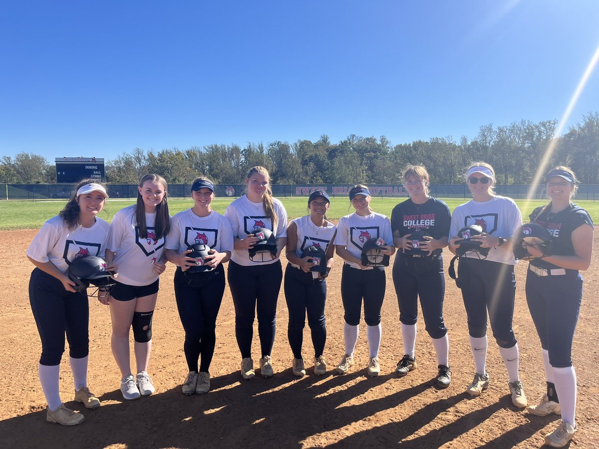 VixenSoftball's tweet image. Our first-year players received their Vixen 🦊 helmet patches just in time for our fall scrimmage tomorrow! 🎉 

Join us at Radford starting at 12 pm for our fall scrimmage and witness the passion our incredible team. 💪💕
 #FallScrimmage #GameDayReady