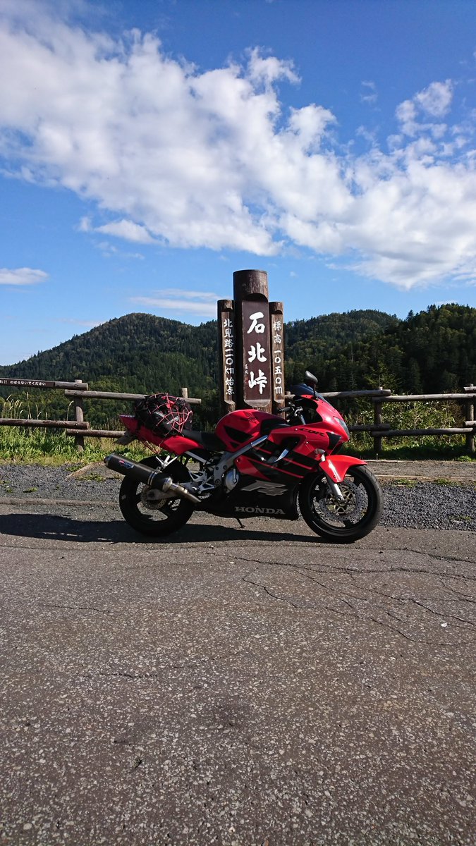 gaku_lightgamer's tweet photo. こんなに天気良いとバイク乗りたくなる。
もう売って四年経つけどいまだに乗ってる夢見るんだよな。
速くて良いバイクだった😭
また乗りたいなぁ

#CBR600F
#HONDA https://t.co/1PIP7VOgSf