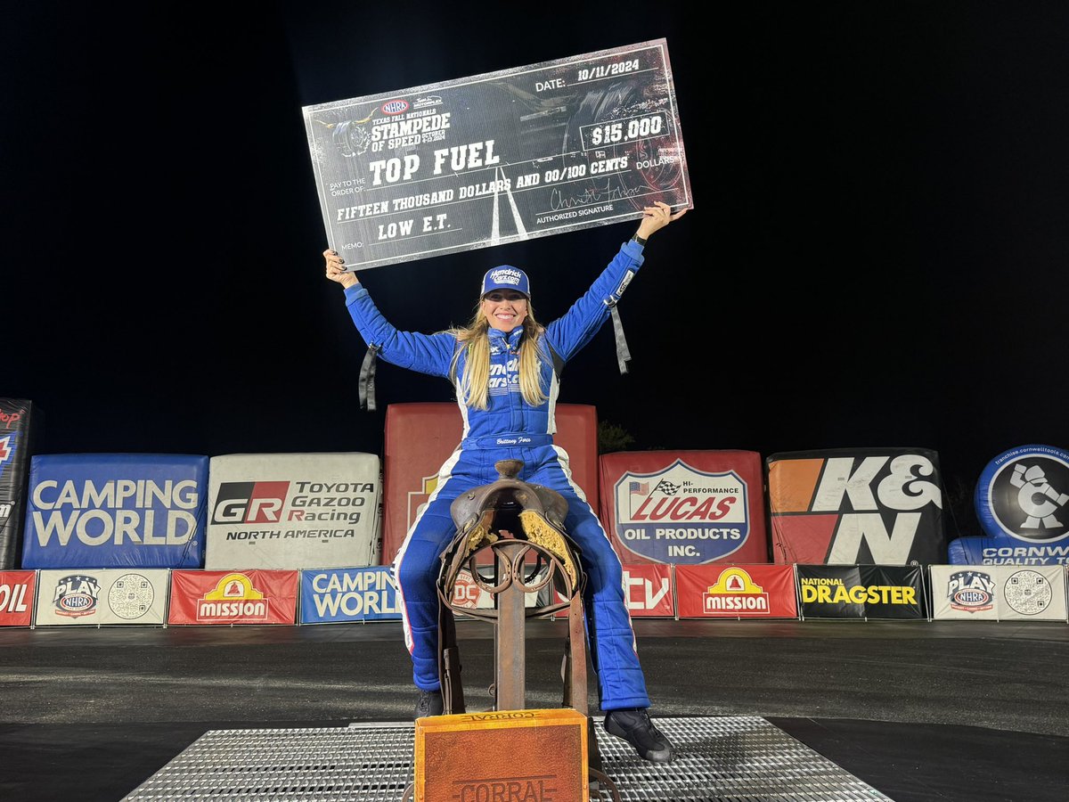 NHRA's tweet photo. The Battle for the Saddle bonus and Corral boots are going home with @BrittanyForce! 

#FallNats • #StampedeOfSpeed • @JFR_Racing • @txmplex https://t.co/FCVYlDv7qS