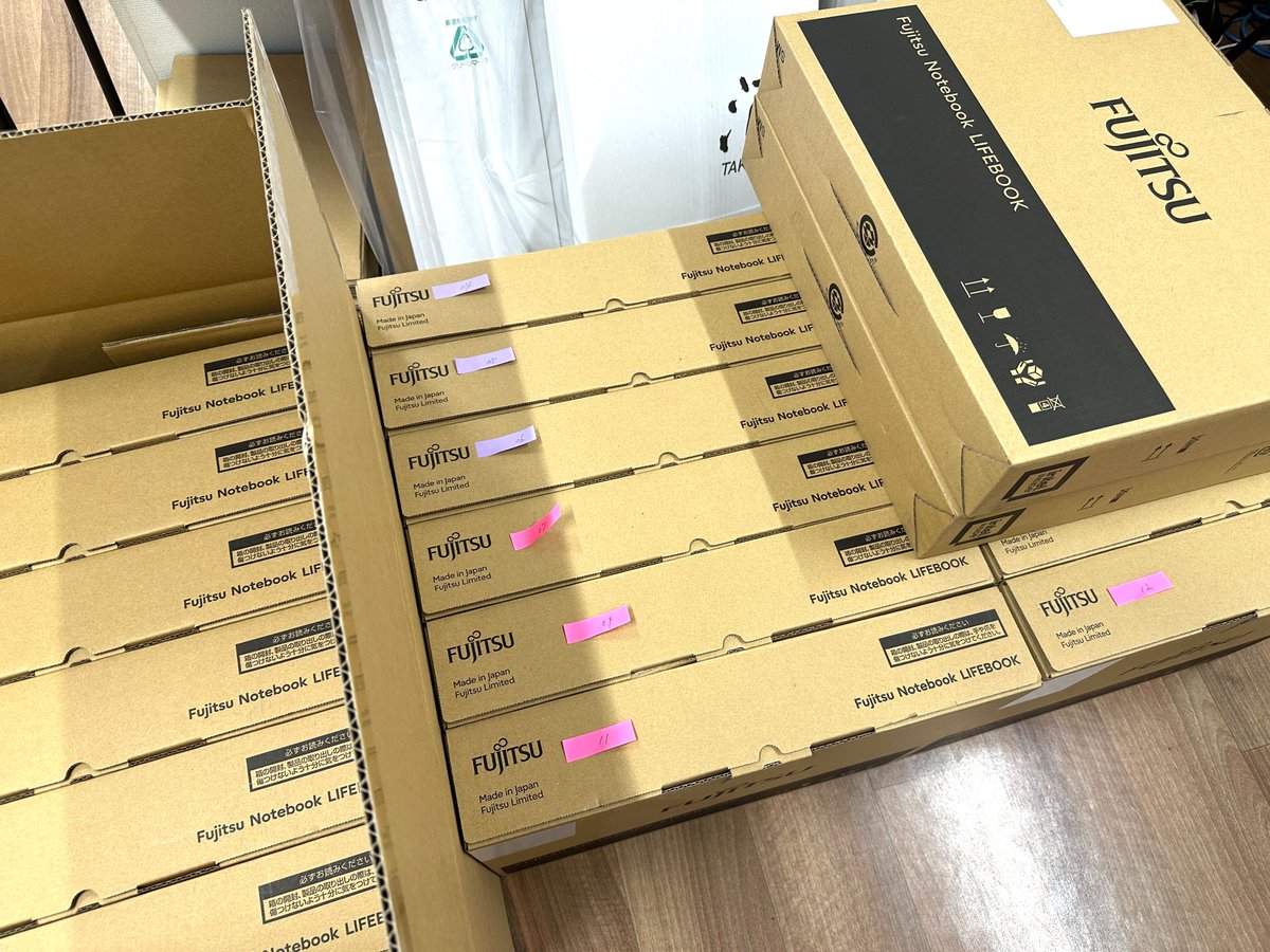 先月下旬から今月にかけてとある団体様の事業所6箇所へのPC納品が完了しました、一箇所につき2～6台で現場でのネットワークやメールアカウント・複合機設定などもあったので長かったですがやっと完了です！