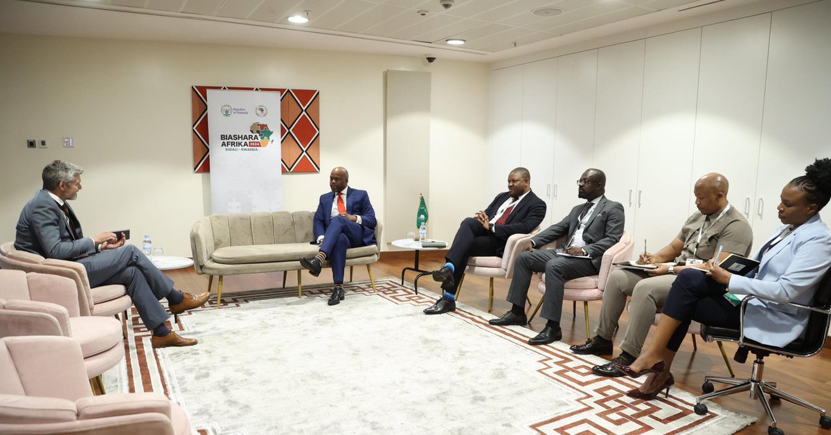 H.E. Wamkele Mene, Secretary General of the AfCFTA Secretariat, met with David Beer, CEO of TradeMark Africa, on the margins of the Biashara Afrika 2024. During the productive discussions, they explored the critical role of TradeMark Africa in removing trade barriers across the