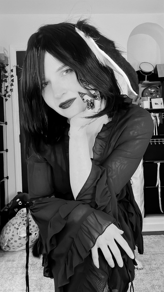 oryenTTV's tweet image. 🖤🤍🖤🤍 Post a selfie but make it b&amp;amp;w