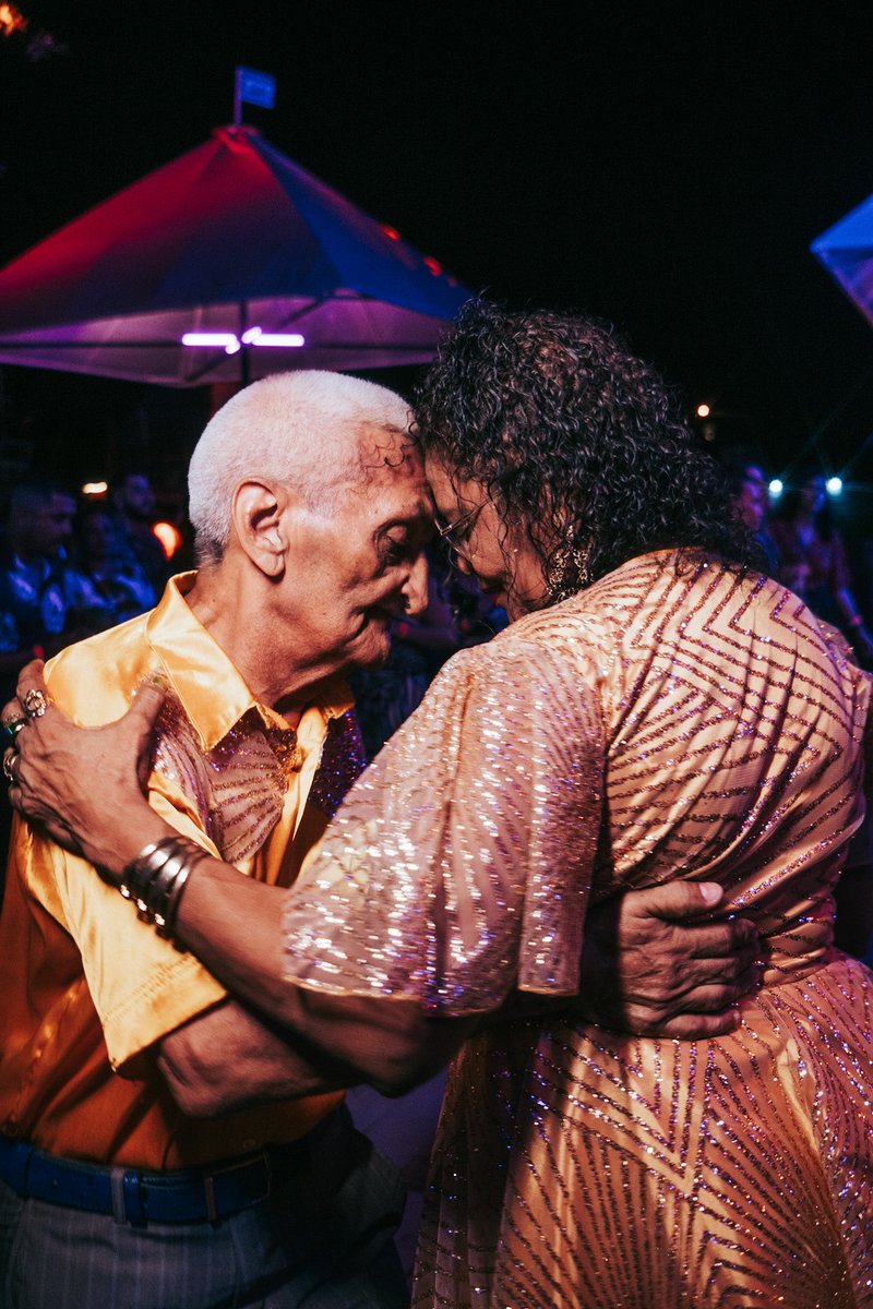 Não deu outra: pista lotada de lambadeiros dançando 💃🏾

O Carimbó Selvagem não deixou ninguém parado no palco Tim!

Já no palco Tuchaua Ver-o-Brass chamou Liège e Lins pra roda e fizeram um show inesquecível!

Fotos: Adriely  e Ygor Negrão
Vídeo: Zec