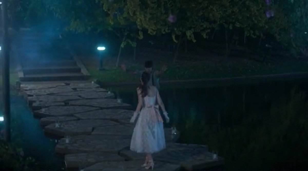 meong__32's tweet photo. สำหรับใครที่อยากไปตามรอย ยอมใจทีมหาโลเคชั่นจริง มันสวยมากกกกเหมือนในการ์ตูนดิสนีย์สักเรื่อง ที่เจ้าหญิงชอบมีสวนลับเป็นของตัวเอง🥺ชอบฉากเรื่องนี้จัง🪷👒🪿

📍สวนพระนางเจ้าสิริกิติ์ (Queen Sirikit Park) 

#หนึ่งในร้อย #หนึ่งในร้อยEP7 https://t.co/7PGgZcEQf1
