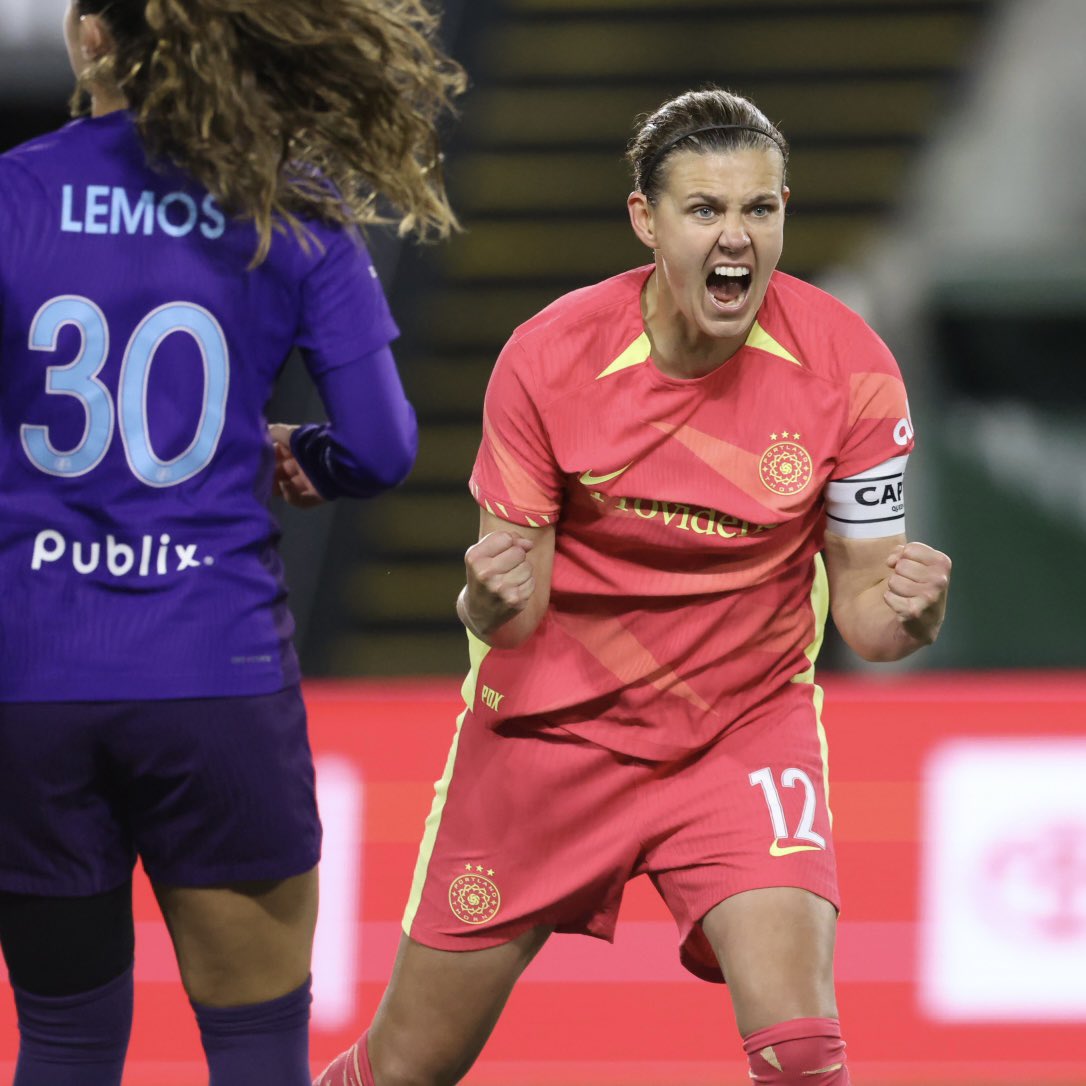WomensGameMIB's tweet photo. THE PORTLAND THORNS DID WHAT NO OTHER TEAM COULD AND BROKE THE ORLANDO PRIDE'S UNBEATEN STREAK 😱 🌹 

📸 @ThornsFC https://t.co/Fvr6T5rxD4