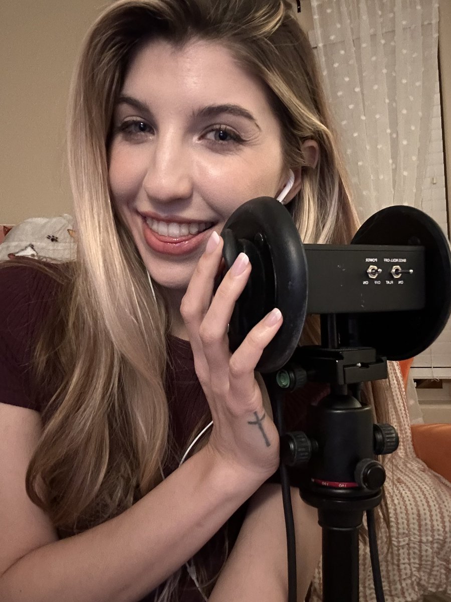 Late night live ASMR!! (Twitch only) ✨🙌 Twitch.tv/frivvifox