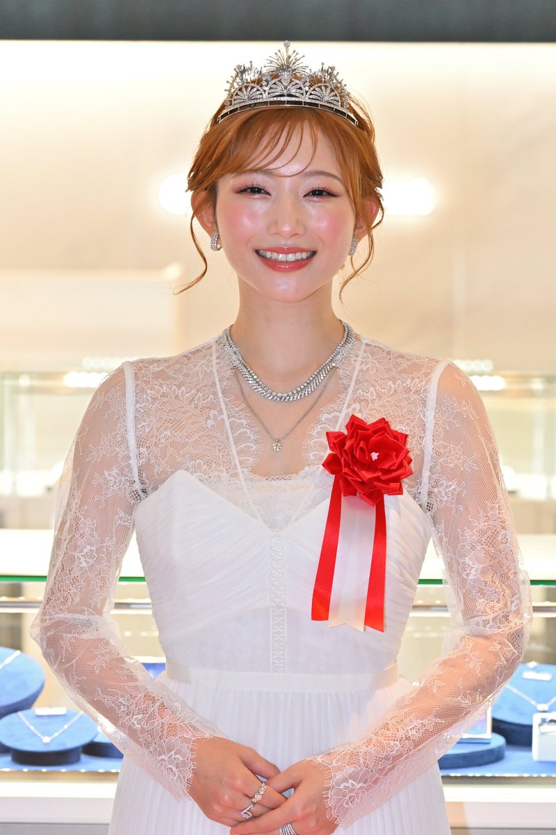 総額1億円以上のジュエリー👑 自然と背筋が伸びるお衣装でした
