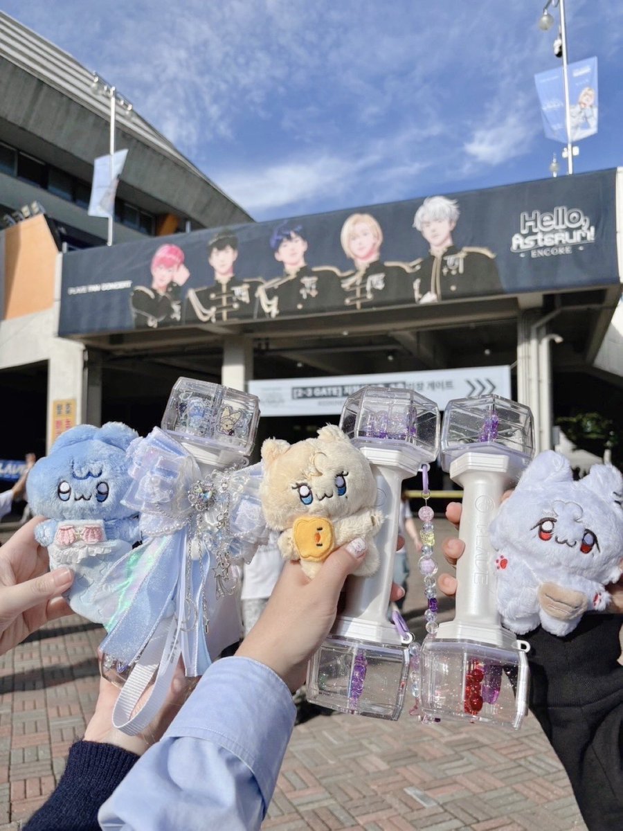 aomjun1279's tweet image. ลืมลงเลย🥹 ทริปติ่งครั้งแรกแบบไปเองคนเดียวครั้งแรกด้วย ตื่นเต้นมาก เปิดโลกสุดๆ ดีใจที่ตัดสินใจไป สนุกมากกๆ ไปเจอพี่ๆพึลลีที่นู่น ทุกคนน่ารักมาก ช่วยเหลือกันสุดๆㅠㅠ🫶🏻 เวลาผ่านไปไวมาก ไปหาเพ้บทุกวัน ไม่ได้ทำไรเบย😂 แต่มีความสุขมาก อยากไปอีก😭
💙💜🩷❤️🖤
#PLAVE_THE_1ST_FAN_CONCERT