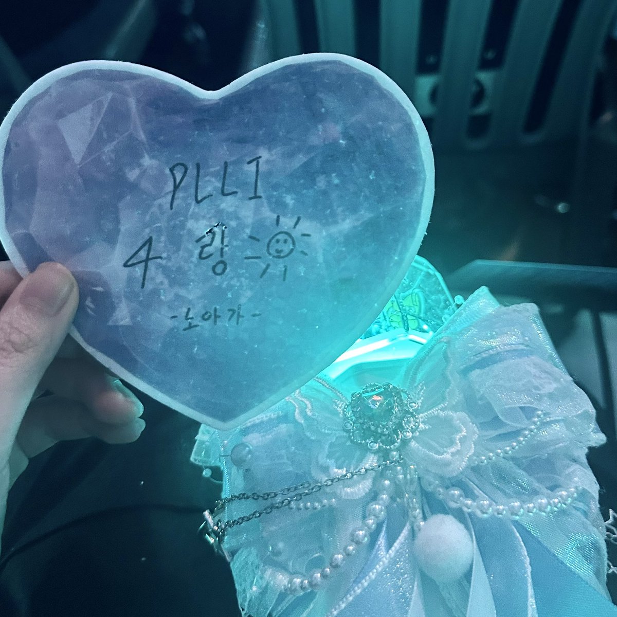 aomjun1279's tweet image. ลืมลงเลย🥹 ทริปติ่งครั้งแรกแบบไปเองคนเดียวครั้งแรกด้วย ตื่นเต้นมาก เปิดโลกสุดๆ ดีใจที่ตัดสินใจไป สนุกมากกๆ ไปเจอพี่ๆพึลลีที่นู่น ทุกคนน่ารักมาก ช่วยเหลือกันสุดๆㅠㅠ🫶🏻 เวลาผ่านไปไวมาก ไปหาเพ้บทุกวัน ไม่ได้ทำไรเบย😂 แต่มีความสุขมาก อยากไปอีก😭
💙💜🩷❤️🖤
#PLAVE_THE_1ST_FAN_CONCERT