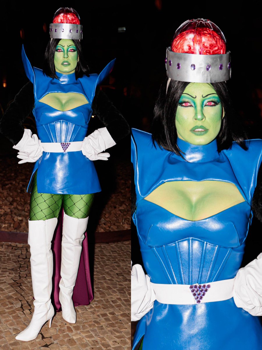 HugoGloss's tweet image. Referências? Temos, e muitas! Giovanna Ewbank e Bruno Gagliasso foram dignos de Oscar com a inspiração em “Pobres Criaturas”. Beatriz Reis encarnou o Macaco Louco, enquanto Brunna Gonçalves foi toda Avatar, e Vittor Fernando nos deu um SUSTO com o Babadook. Qual foi seu look…