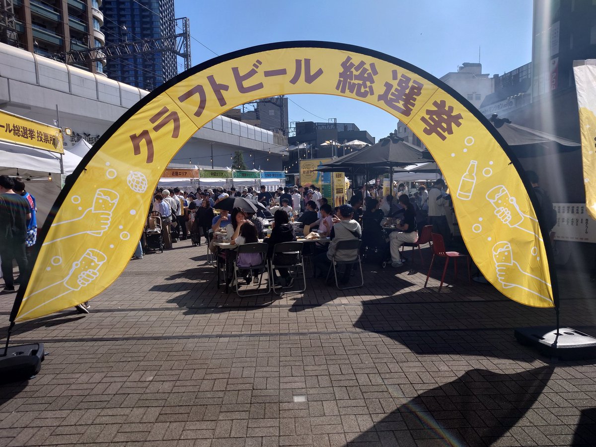 sunsetrave's tweet photo. グランツリーを締め出されて武蔵小杉を散歩してたらこんなイベントが！

Daison並の吸引力

#クラフトビール 
#武蔵小杉 https://t.co/pucXXwn72I