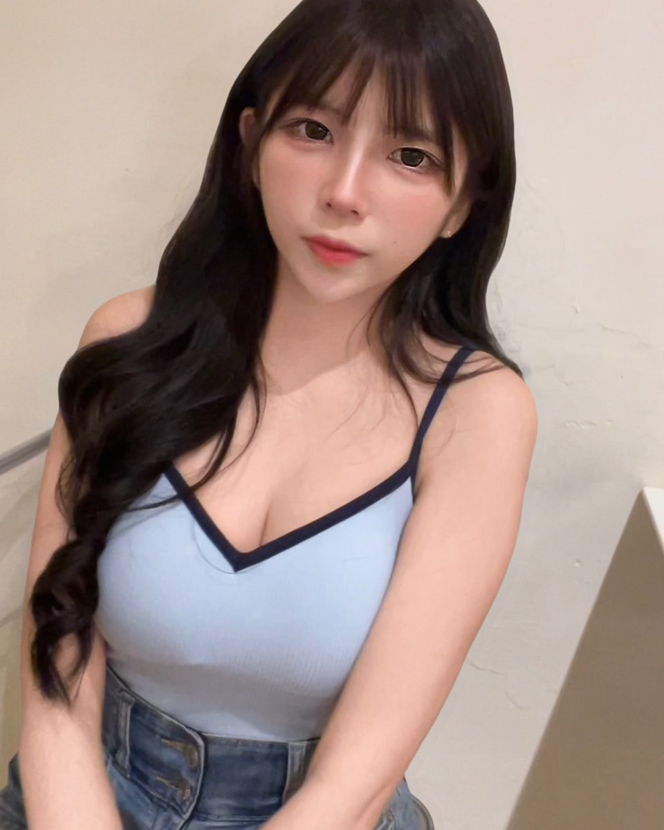 IDCalderon's tweet photo. IG美女所在地@nhtrtt #清纯美女 #生活记录 #分享 #小短裙 https://t.co/w8TpYvOEzJ