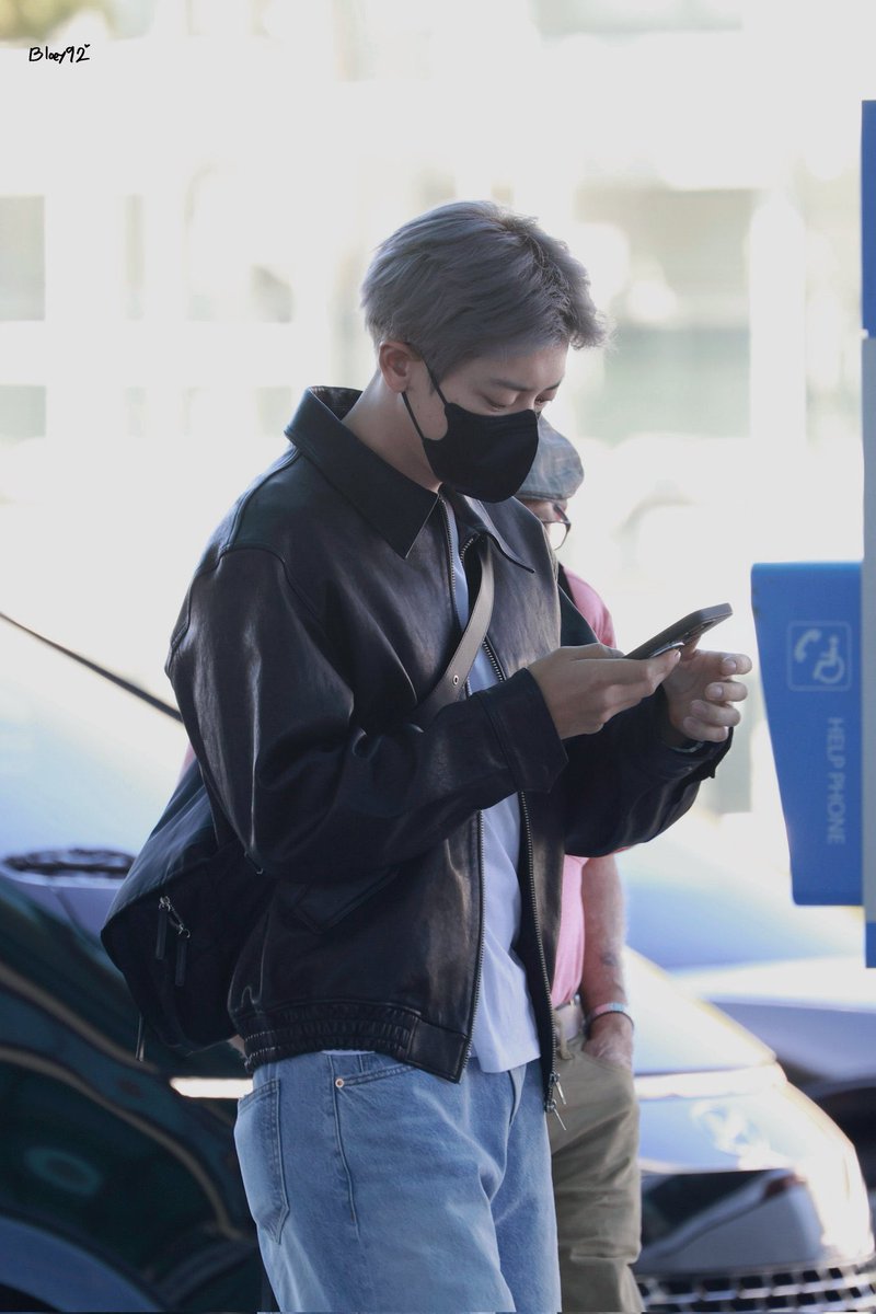 sourcepcy's tweet photo. gray hair chanyeol ✶⋆.˚

#CHANYEOL #찬열 https://t.co/UrPnqPBhoj