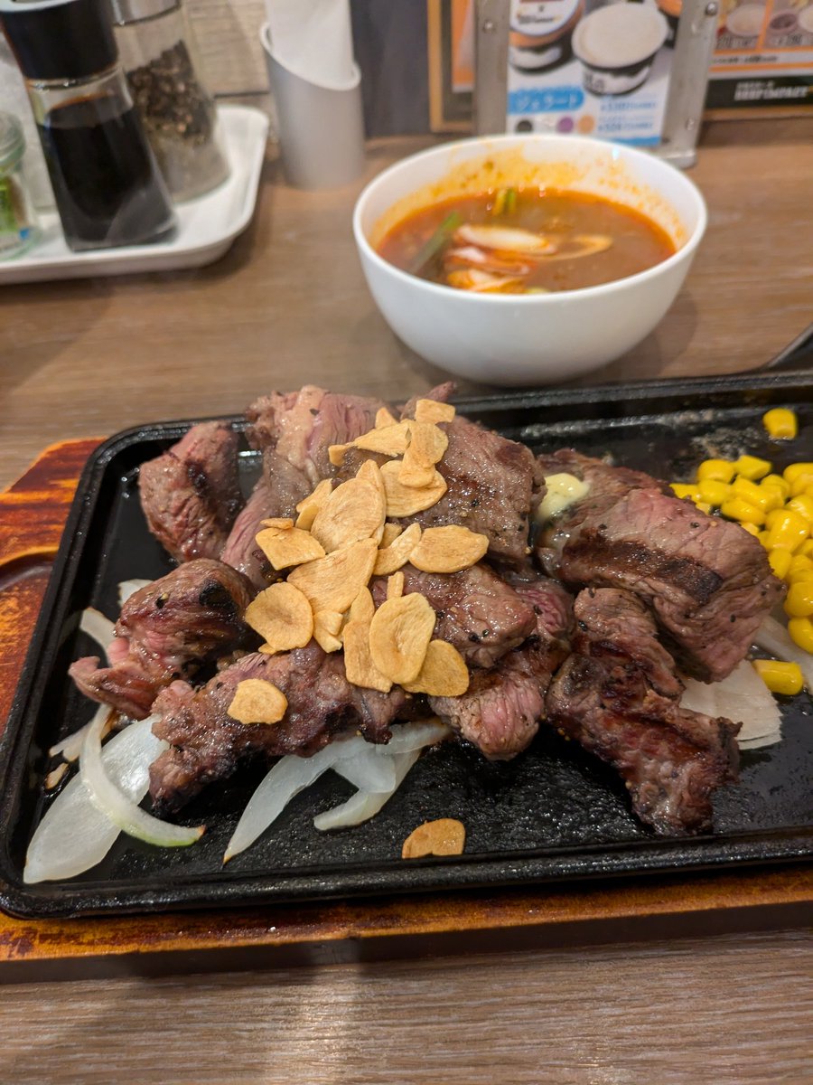kanamy1117's tweet photo. ランチのカットステーキ(肩ロース)250gにもう100g増量で計350g。さらにランチのスープをユッケジャンスープに変更!
#beefimpact https://t.co/K7RrstTBHJ