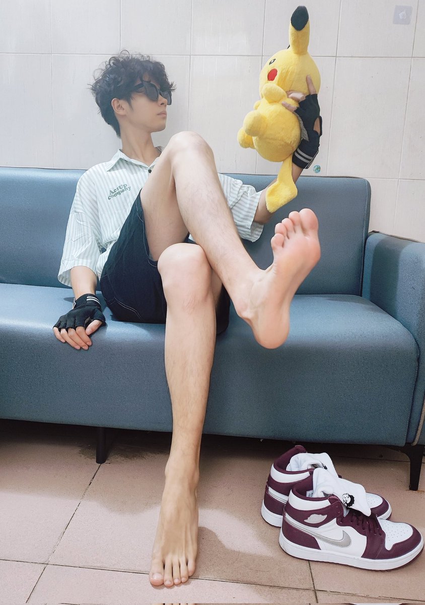 loewen199802's tweet photo. 体育生的腿
#体育生 #白袜男孩 #腿 #jiojio https://t.co/Cj4zRiCvrP